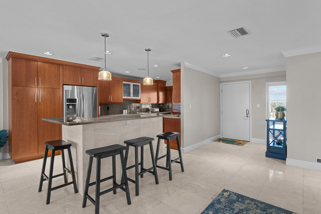 Lighthouse Point 325 - image -