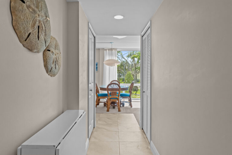 Island Beach Club 240F - image -